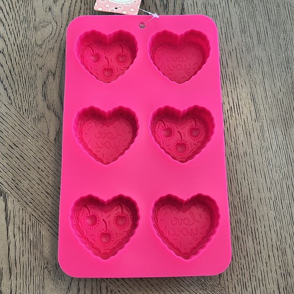 Valentine’s Day Mini Cakes Heart Shaped Silicone Baking Cake Mold Pink New - Picture 3 of 4